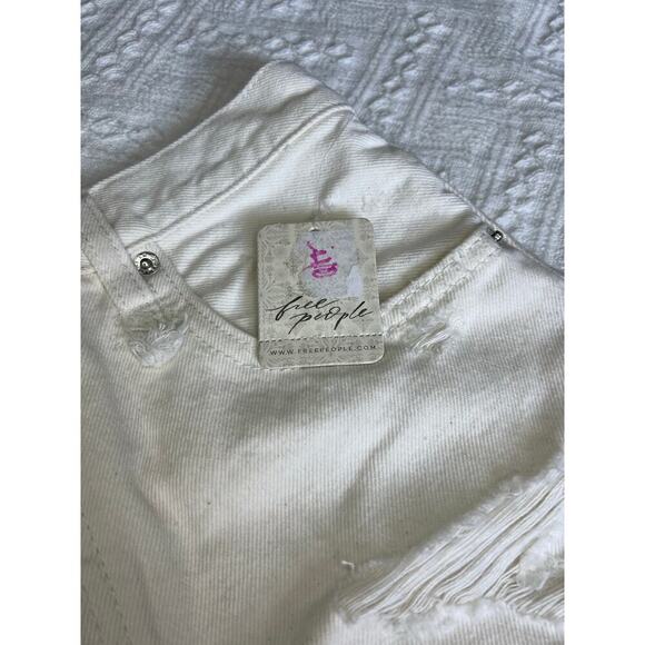Free People Women’s White Distressed Cut-Off Shorts, size 26, NWT - Picture 2 of 11